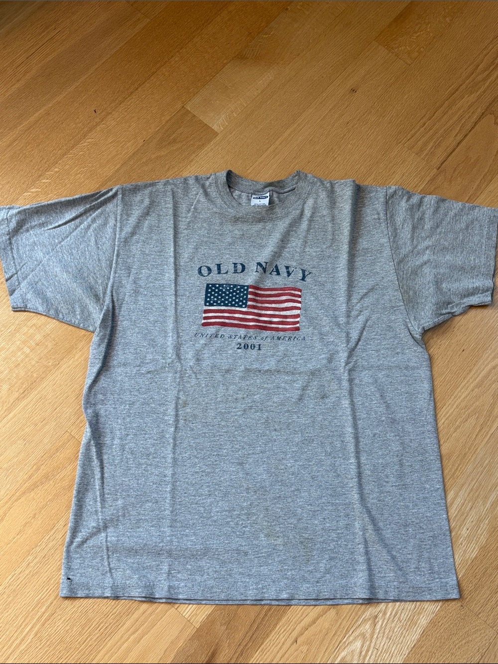 OLD NAVY 2001 VTG large flag tee